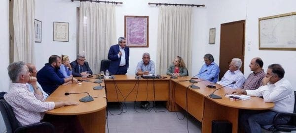 μητέρα και κόρη που βγαίνουν με τον πατέρα και το γιο