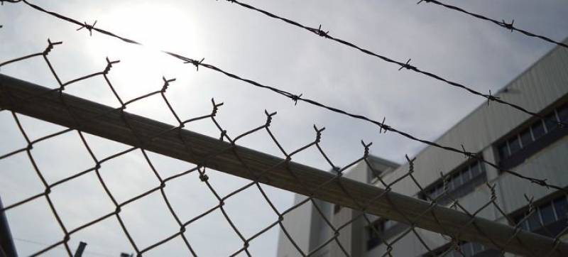Ανακοίνωση του Υπουργείου Δικαιοσύνης για τον ξυλοδαρμό του 19χρονου δράστη – Μεταγωγή σε άλλη φυλακή