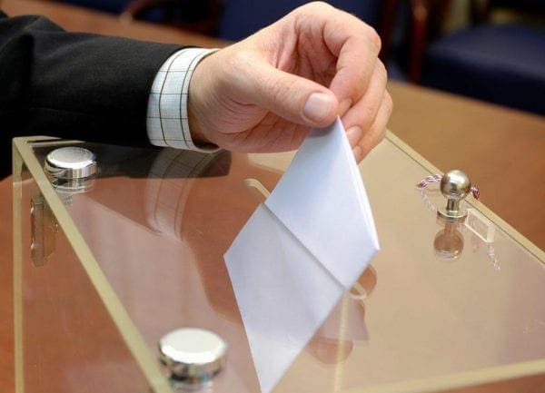 Σε εξέλιξη η εκλογική διαδικασία – Οι κάλπες κλείνουν στις 19.00