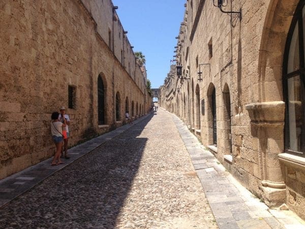Μεσαιωνική πόλη Ρόδου: Το αντάμωμα της ιστορίας και της σύγχρονης ζωής