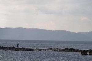 Τι συμβαίνει στο σώμα μας όταν βουτάμε σε παγωμένη θάλασσα;