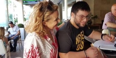 Ρόδος: 23χρονος με σύνδρομο Down εξέδωσε ποιητική συλλογή