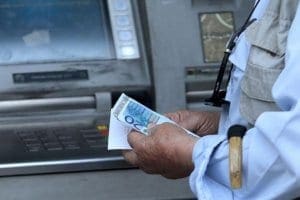 Αυξήσεις έως και 120 ευρώ φέρνει σε πάνω από 260.000 επικουρικές συντάξεις ο νέος νόμος