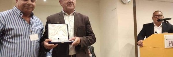 Τιμήθηκε η Περιφέρεια από την Ομοσπονδία Αυτοκινητιστών Αγοραίων Ταξί