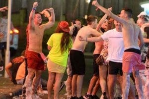 Τέλος ο «μπεκρο-τουρισμός» στην Ιμπιζα και στη Μαγιόρκα