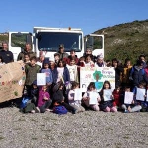 Δεντροφύτευση απο μικρούς μαθητές στην Νότια Ρόδο