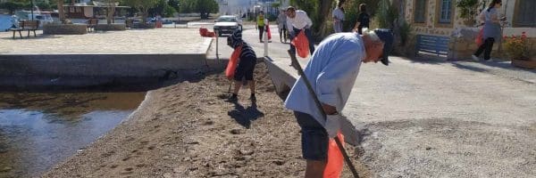 Η Περιφέρεια Νοτίου Αιγαίου στηρίζει τις δράσεις για καθαρές παραλίες