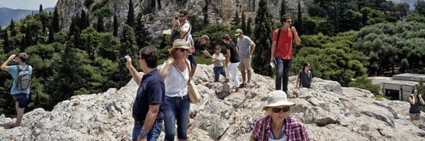 Θεοχάρης στο CNN: Όλοι θα λειτουργήσουν για να διασφαλιστεί η υγεία των τουριστών