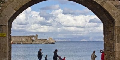 Κλείνει τις πύλες της η Παλιά Πόλη – Τα δικαιολογητικά για άδεια εισόδου