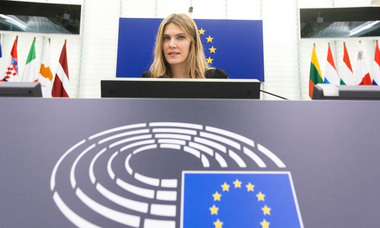 Δεσμεύεται η περιουσία της Εύας Καϊλή στην Ελλάδα